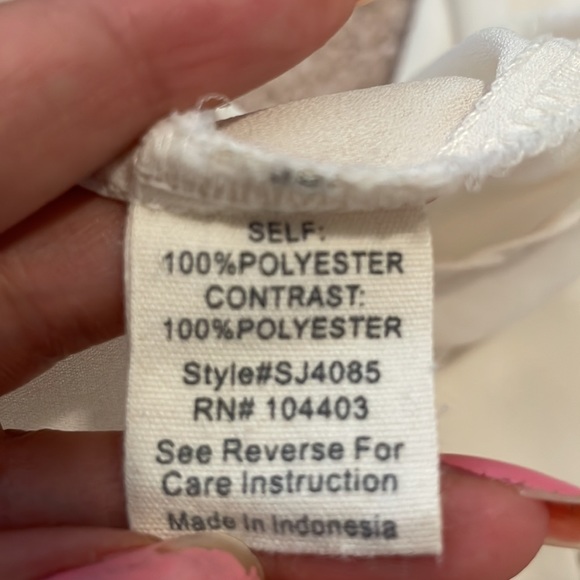 White shirt - Picture 5 of 7